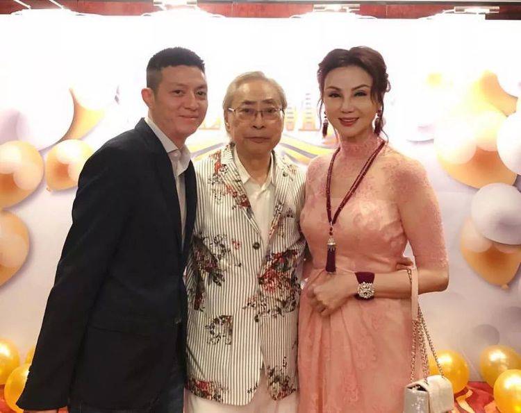 蕭少豪門(mén)妻子最新探索自然美景之旅